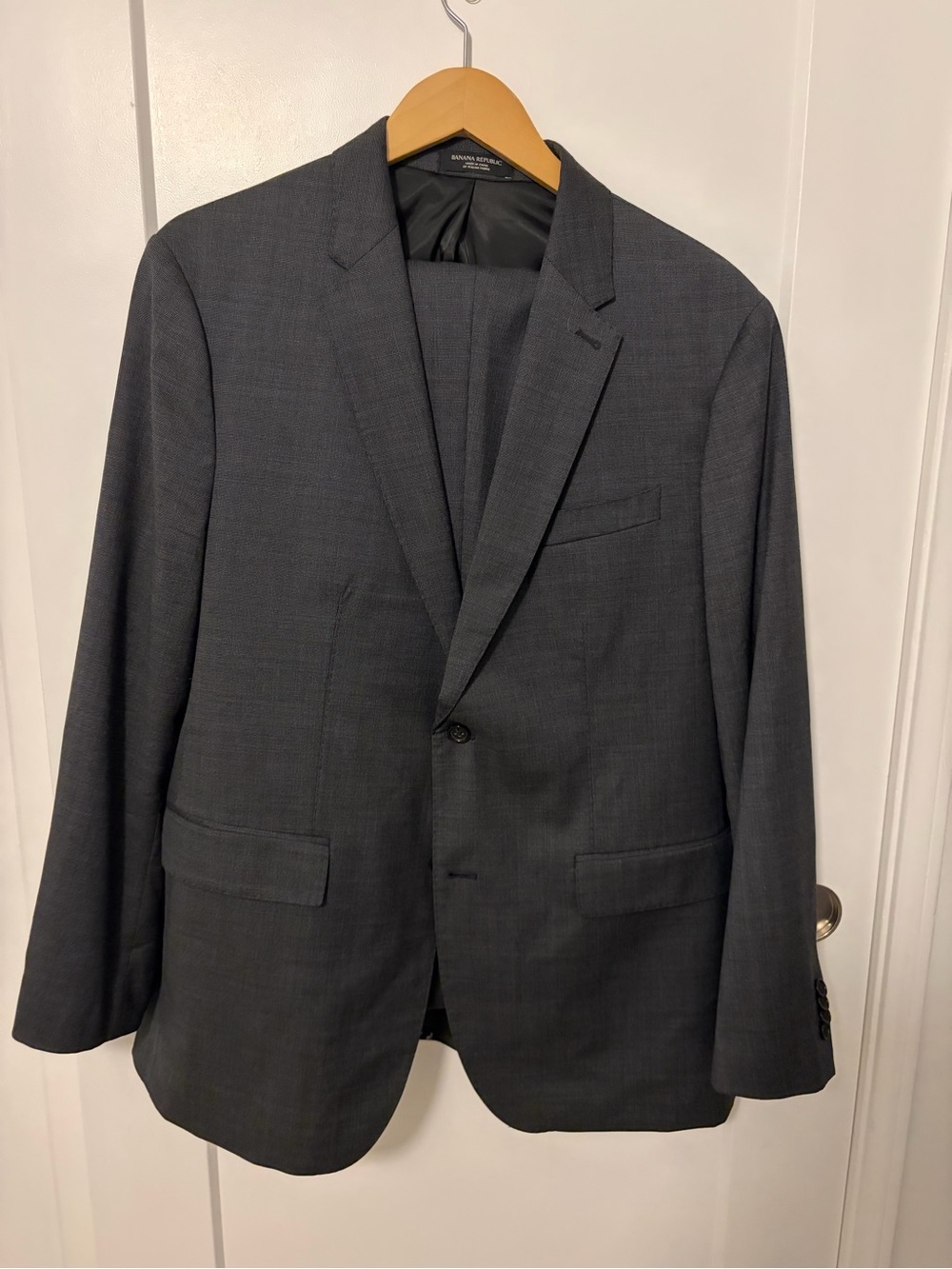 Banana Republic Charcoal Gray Men's Suit with Pants 44R jacket/38R pants